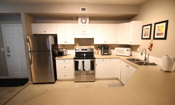 North End Condo | Modern 2 Bedroom Ground Floor Walkout Condo -COK-STR-BL4091634