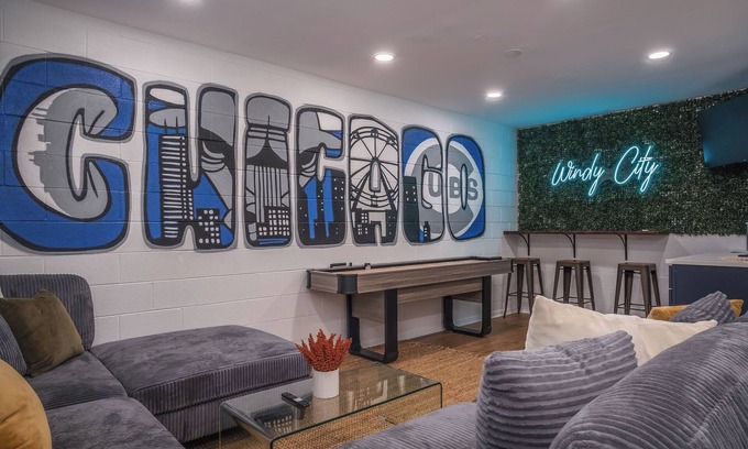 Bucktown House | Modern 2-bedroom townhome in Chicago with private patio