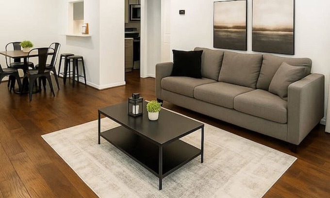 North Houston Apartment | Modern 2B | Free Parking + Wi-Fi | Near IAH & DT
