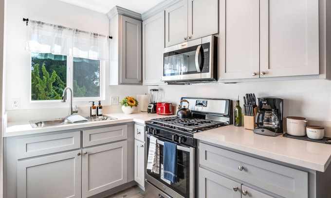 South Wrigley Apartment | Modern 2BD/1Bath CasitaSuite in Central Long Beach