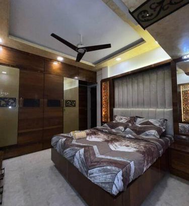 Lokhandwala Complex Apartment | Modern 2bhk in main Lokhandwala WITH WI FI