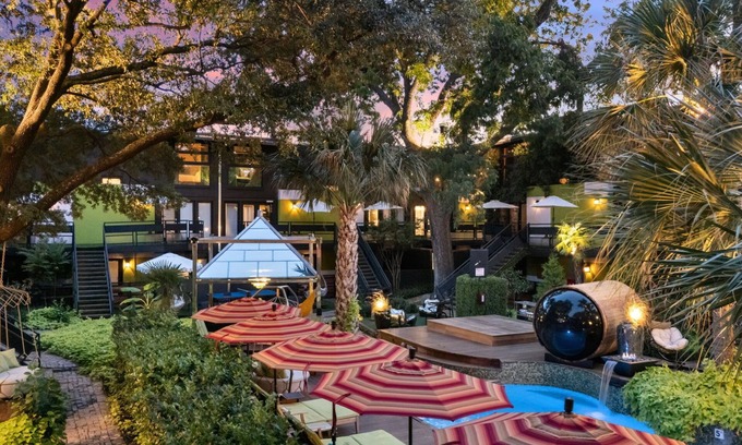 Old East Dallas Condo | Modern 2BR/2BA poolside condo with spacious patio, smart TV, full kitchen, and access to an award-winning courtyard with resort-style amenities—ideal for working professionals seeking comfort and convenience in central Dallas.