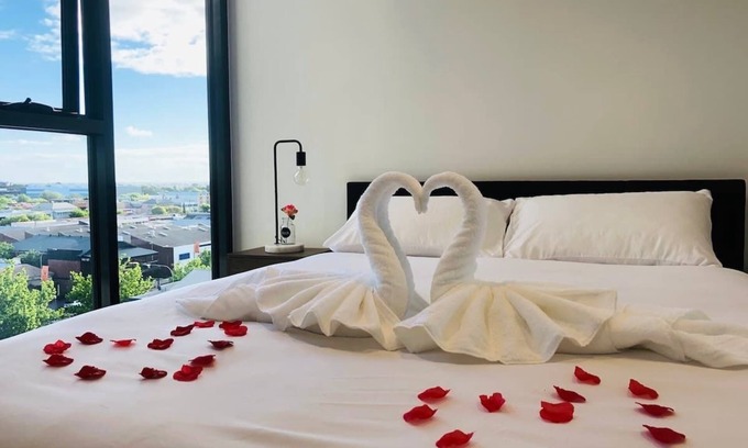 Adelaide Central Business District Apartment | Modern 2BR City Apartment with Pool & Gym