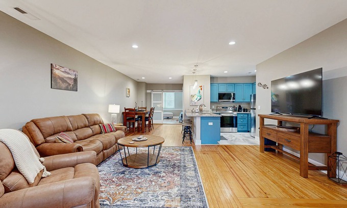 Waynesville Condo | Modern 2BR Condo Located over Main Street with Cable, Wifi, and Full Kitchen