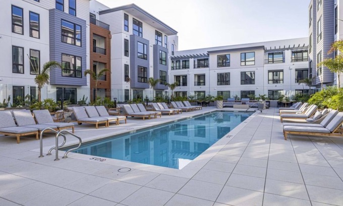 The Crossings Condo | Modern 2BR Condo at Landsby with Fire Pit & Pool