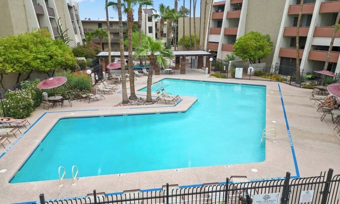 South Scottsdale Condo | Modern 2BR Condo w/Pool Access near Old Town