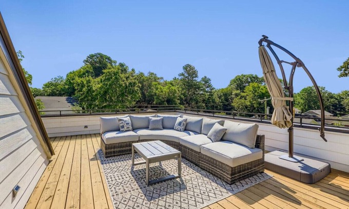 Durham Apartment | Modern 2BR near Tobacco Trail w/rooftop deck