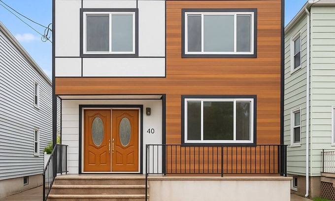West Side House | Modern 2BR + Office Near NYC W/Parking - Sleeps 6