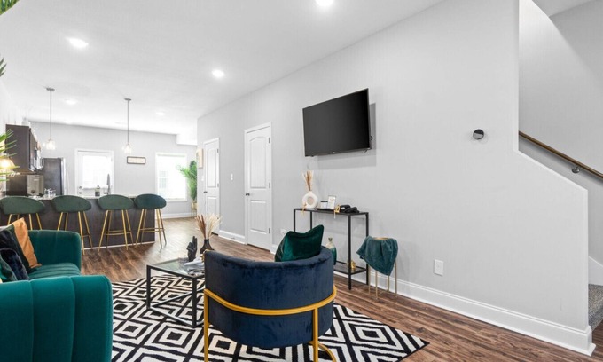 Clarksville House | Modern 2BR Retreat Near Downtown Clarksville, APSU & F&M Arena