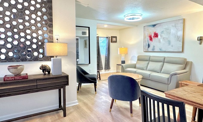 Central Oklahoma City Apartment | Modern 2BR Townhouse | $2000/month | Downtown Access #N39