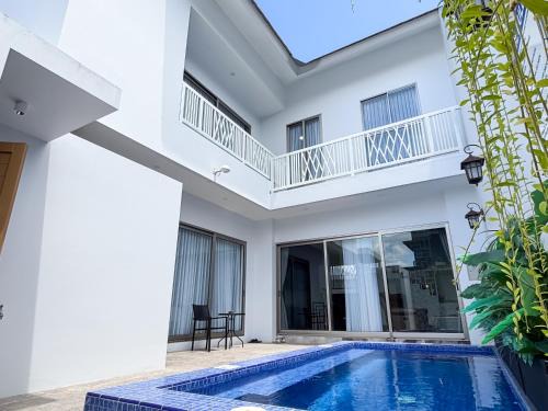 Padangsambian Klod Villa | Modern 2BR Villa Near Seminyak Hotspots