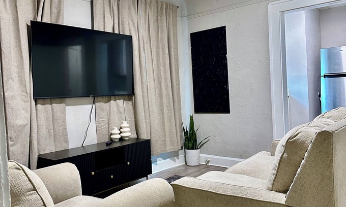 Springfield Apartment | Modern 2BR w/Wi-Fi + Parking, Near Downtown Jax
