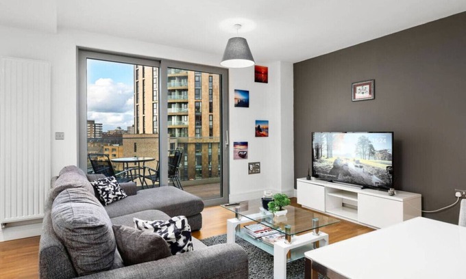 Dalston Apartment | Modern 3 Bed 2 Bath Flat in heart of Dalston