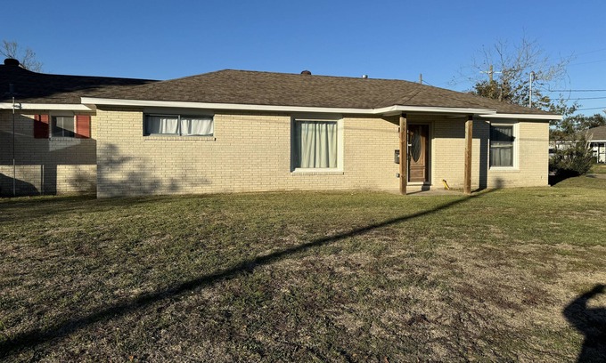 Westlake House | Modern 3 bed 2 bath