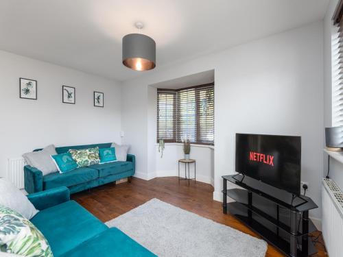 Ashford House | Modern 3 Bed House For 5- Central - Free Parking