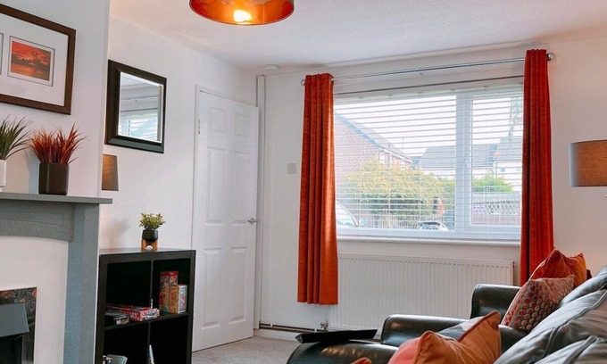 Chorley House | Modern 3 Bed house with parking - Chorley near M61