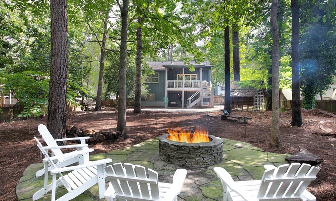 Southwest Raleigh House | Modern 3-Bed Raleigh Home, Minutes to NCSU & Downtown, Large Backyard + Firepit