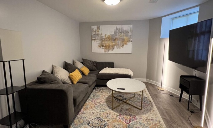 Bronzeville Apartment | Modern 3 Bedroom Close to Downtown Chicago