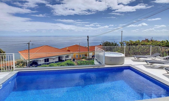 Estrela da Calheta Villa | modern 3 bedroom villa in Calheta
