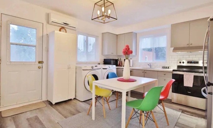 Cote-Saint-Paul Apartment | Modern 3-BR Home Free Parking Monthly Stay Welcome