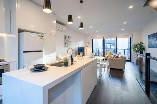 Port Melbourne House | Modern 3-level Townhouse FreeParking