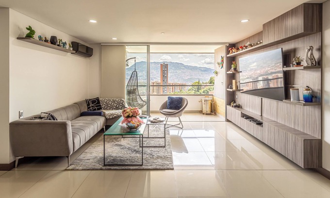 Castropol Apartment | Modern 3BR/2.5BA APT in El Poblado w/ 600+ Mbps Wifi, A/C, BBQ, Balcony + View