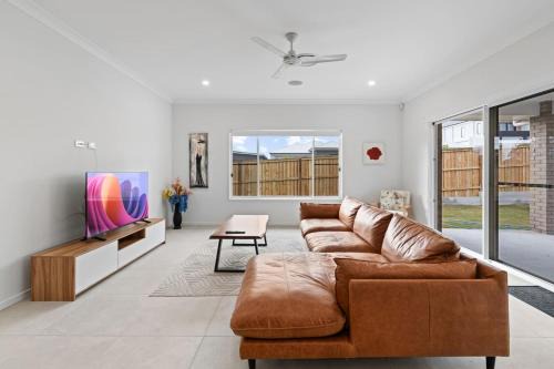 Park Ridge House | Modern 3BR Home in Peaceful Park Ridge Estate