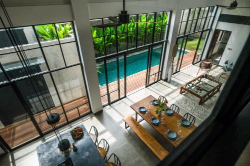 Batu Bolong Villa | Modern 3BR loft villa in the heart of Canggu