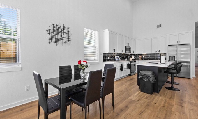 Northside House | Modern 3BR Luxury Home near Downtown Houston