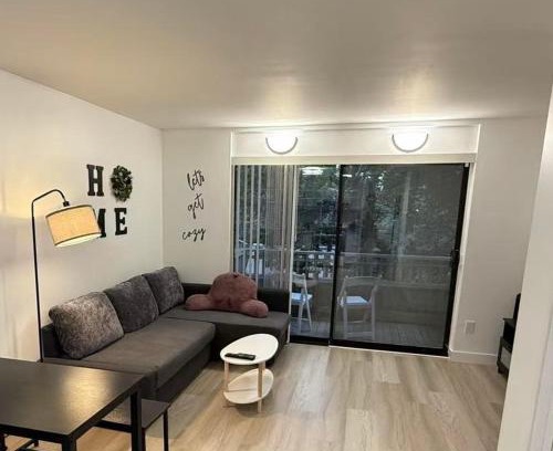 University District House | Modern 3BR Townhouse near UW