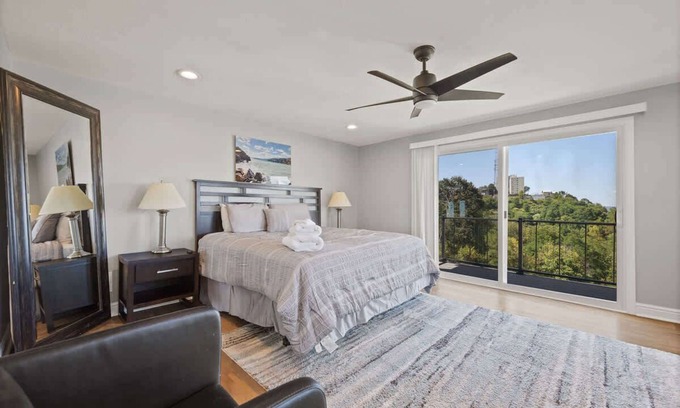 Mount Washington House | Modern 3BR with Breathtaking Skyline Views
