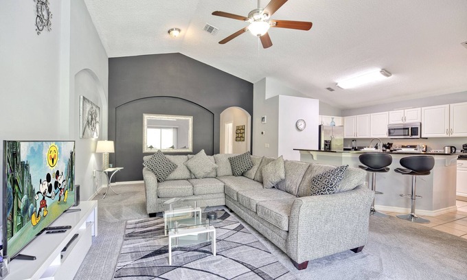 Highgate Park Villa | Modern 4 bed 3 bath villa private pool - with Complimentary Pool Heat