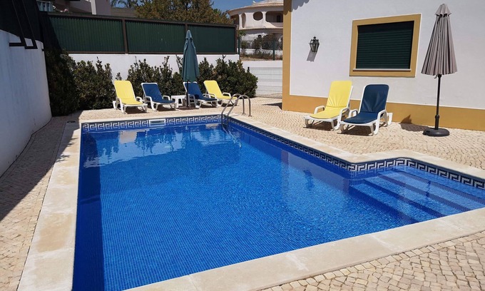Armacao de Pera Villa | Modern 4 bedroom Villa with private pool, close to beach/town of Armação de Pêra