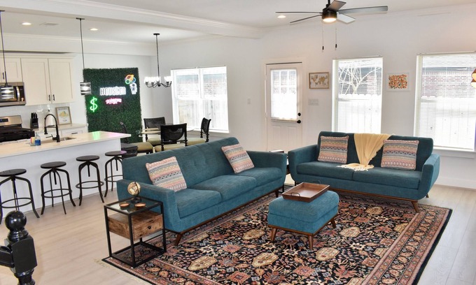 Northeast Houston House | Modern 4-bedroom 2.5 Bath Home Minutes from Downtown Houston, Wifi, 2Car Garage