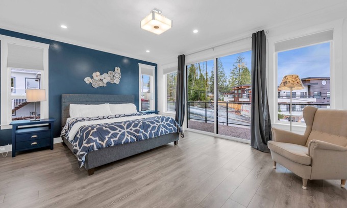 Gibsons House | Modern 4-bedroom house with ocean& mountain view