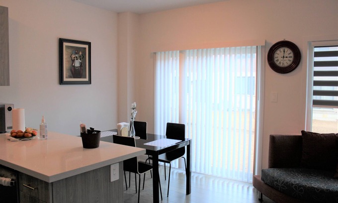 Barrie House | Modern 4 Bedroom Townhouse in Barrie South