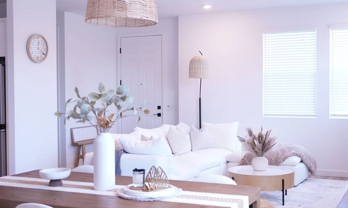 Ventura House | Modern 4-BR Townhouse Near Ventura Beach – Walk to Sand & Surf!