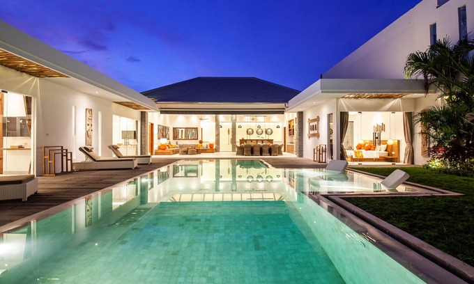 Berawa Cottage | Modern 4 BR Villa 400m to the Beach in Canggu