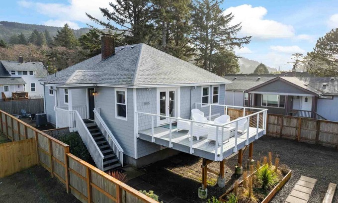 Rockaway Beach House | Modern 4BR Home | Pet-Friendly | Steps to the beach | Hot Tub | Fire Pit