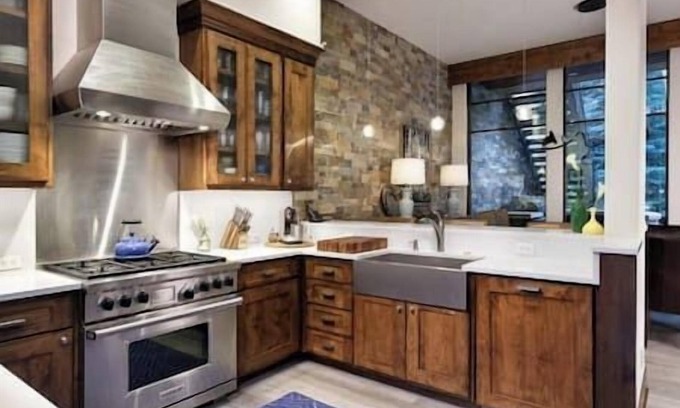 Knollwood House | Modern 5 Bedroom Aspen Core, Walt to Everything!