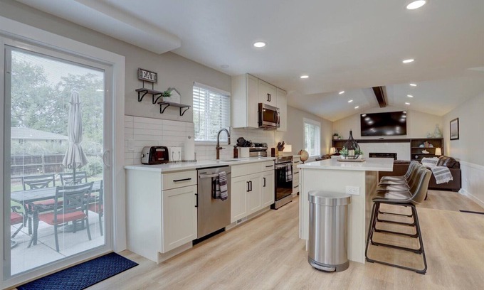 Littleton House | Modern 5 BR - Large Yard + BBQ + Kid's Playhouse + Game Room + Great WiFi