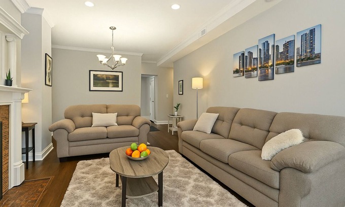 Wrigleyville Apartment | Modern 6BR House Steps to Wrigleyville