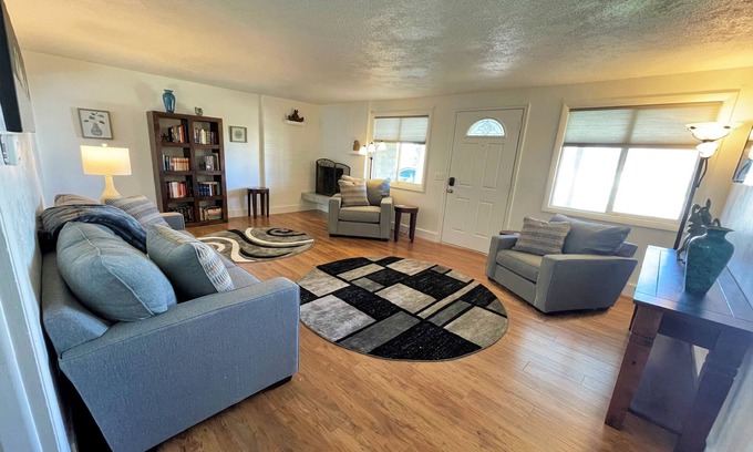 White City House | Modern 7BR Family Oasis in Salt Lake Valley