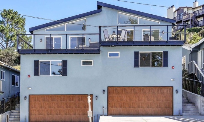 Pacifica House | Modern 8 bedroom Duplex -2 units- w/Ocean Views and over 4,000 sqft!