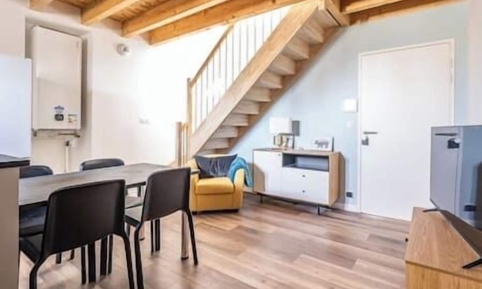 Centre Ville Apartment | Modern air-conditioned apartment with large terrace in central Pau