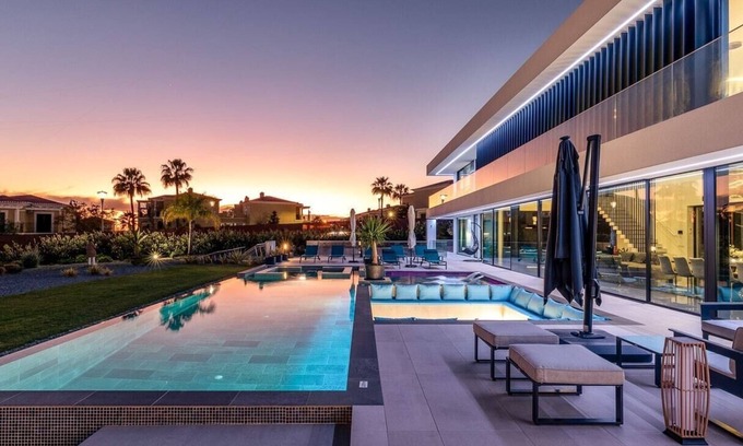 Alporchinhos Villa | Modern Algarve Villa Near Beaches With Pool