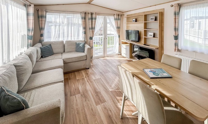 Bleadon House | Modern and contemporary 12ft-wide caravan with two twin.