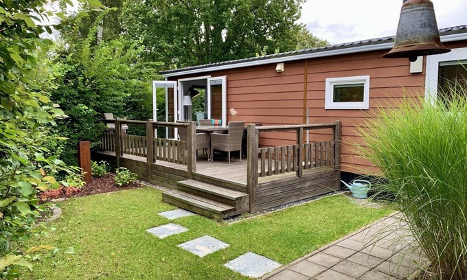 Sint Maartensvlotbrug House | Modern and cosy chalet at Park Campanula for 4 people with lovely garden. Dog welcome.