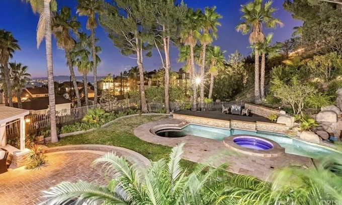 Calabasas House | Modern and relaxing luxury family home in Calabasas