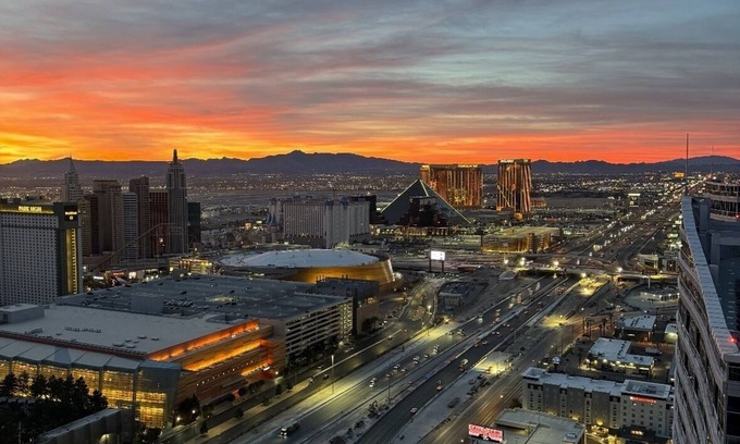 Las Vegas Condo | Modern and Sleek High Rise Walking Distance to Allegiant and LV Strip!
